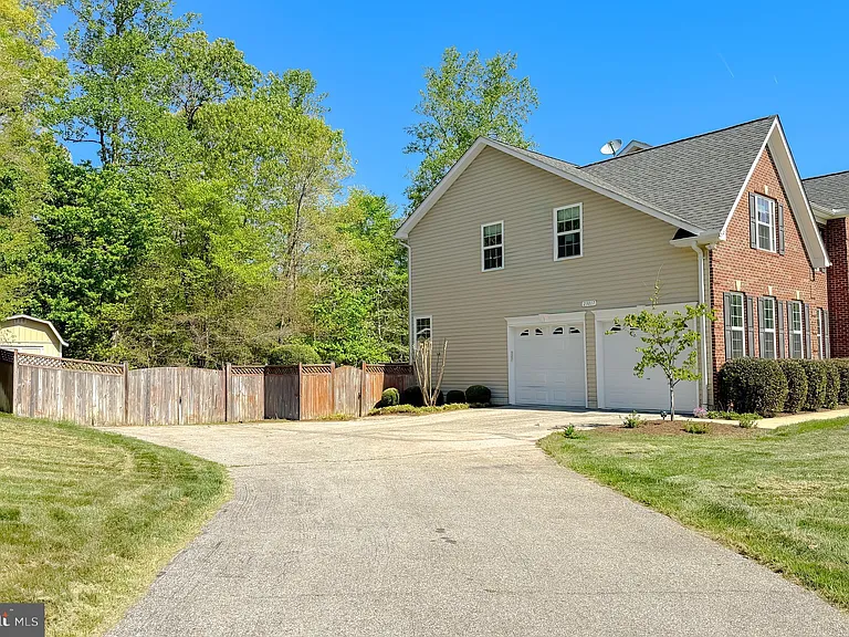 23017 Holloway Ct — Photo 62