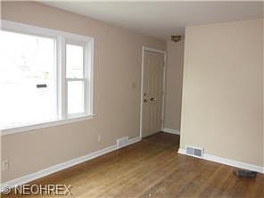5th image of 1536 Clemmens Ave