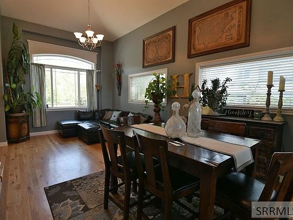 4th image of 2684 Cavan Cir