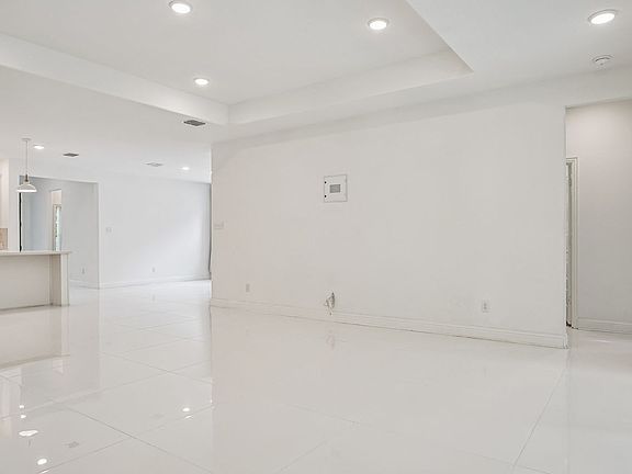 2nd image of 329 Magnolia St