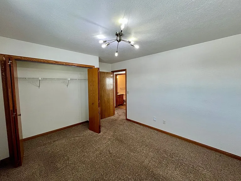1216 N Point Dr — Photo 7