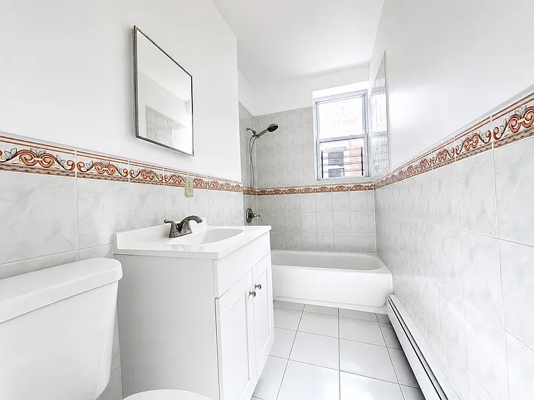 2826 W 35th St #1C — Photo 5