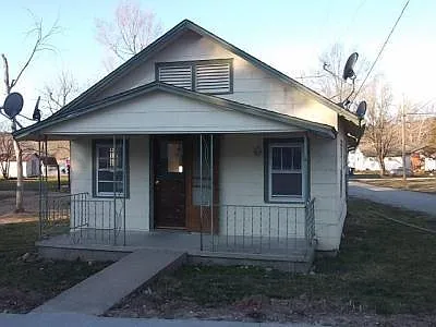 601 S Vine St
