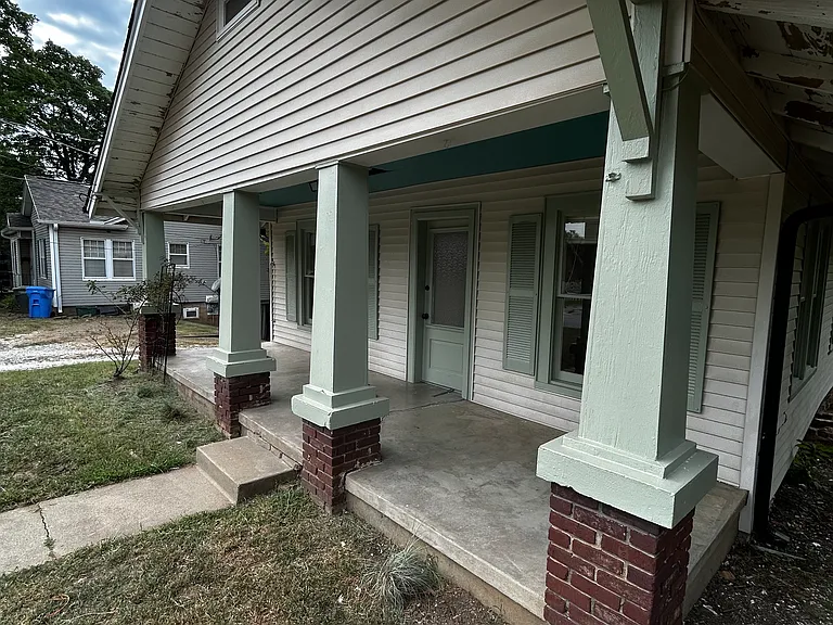 Great covered front porch