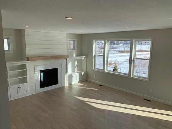3rd image of 2290 Creekview Dr