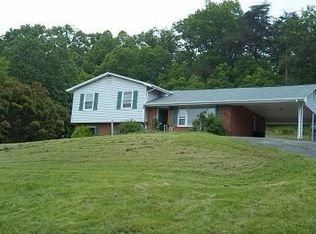 305 Cameron Dr, Vinton, VA 24179