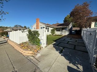 21813 Dumetz Rd, Woodland Hills, CA 91364