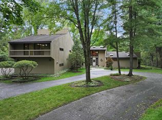 560 Thornmeadow Rd, Riverwoods, IL 60015