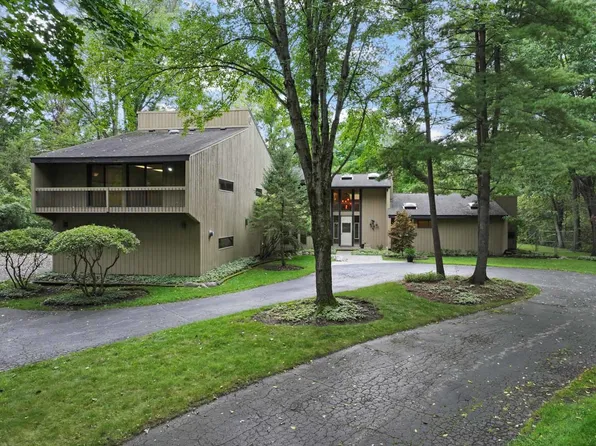560 Thornmeadow Rd, Riverwoods, IL 60015