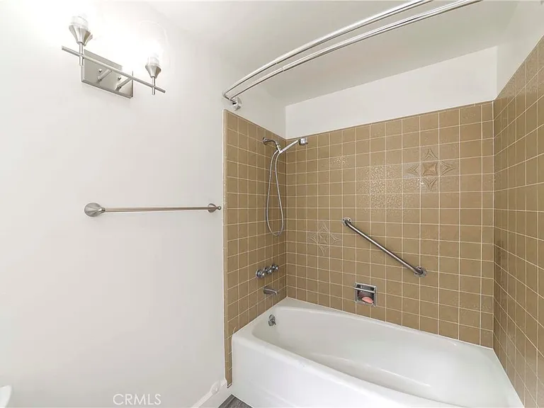 4610 Rockbluff Dr — Photo 26