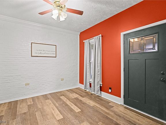 5th image of 101 E 9th St