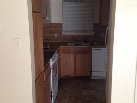 3rd image of 816 Ticonderoga Dr