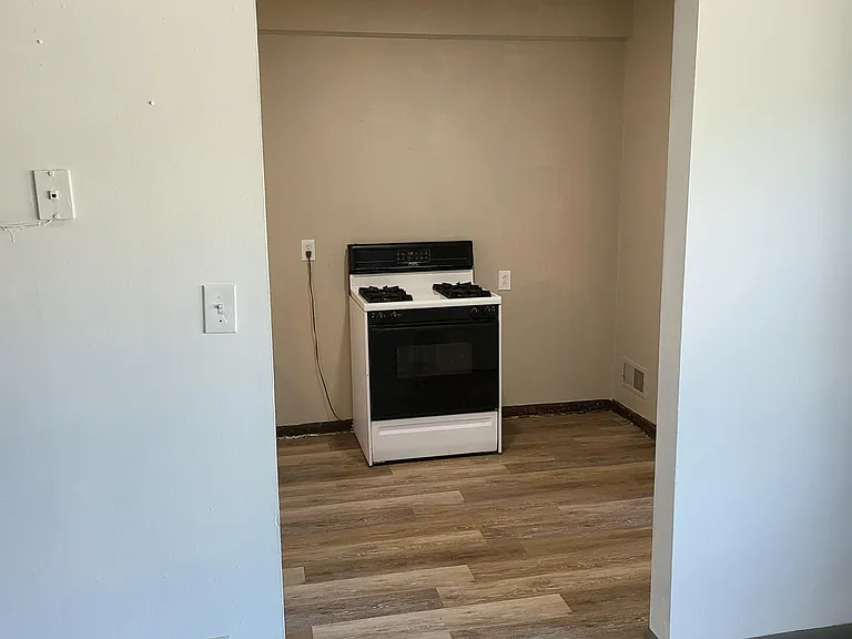 1724 Douglas St #2 — Photo 2