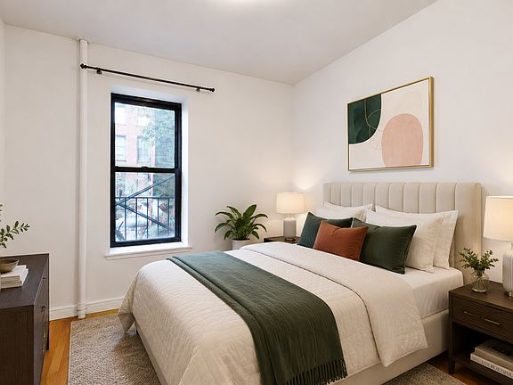 2nd image of 240 Waverly Pl APT 4