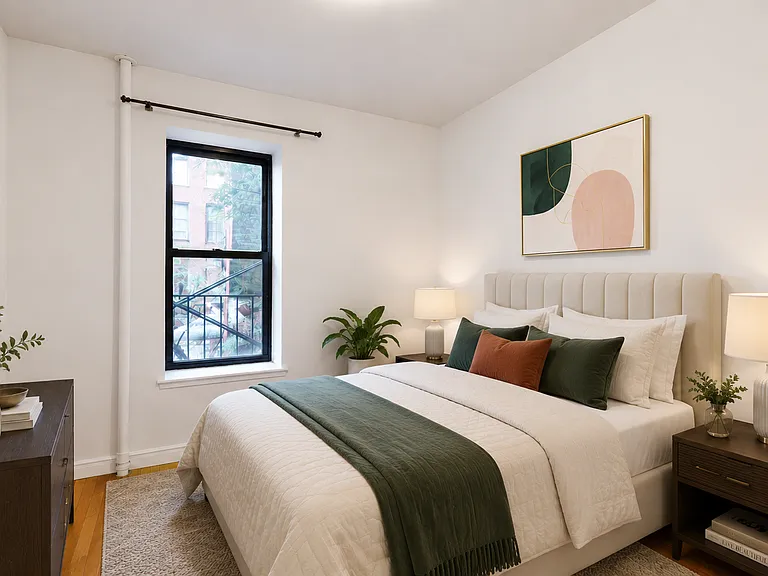 240 Waverly Pl #4 — Photo 2