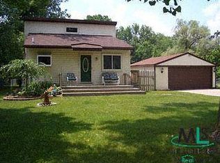 1110 Fairview St, White Lake, MI 48386