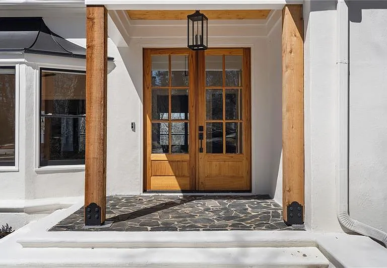 350 Kelson Dr — Photo 2
