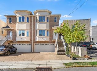 233 5th St #B, Fairview, NJ 07022