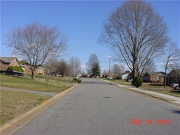 3rd image of 463 West Ave W