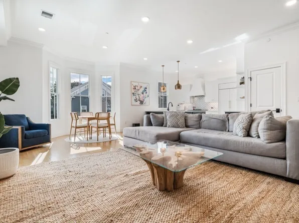 560 E 5th St Floor 2, Boston, MA 02127