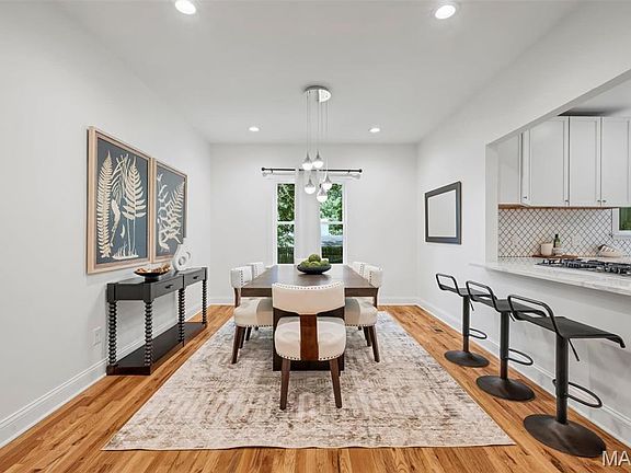 5th image of 308 Hereford Ave