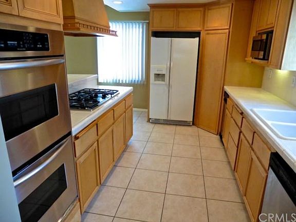 4th image of 1115 Essex St