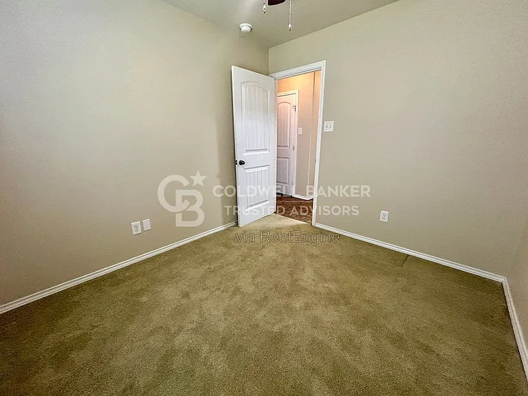 6910 95th St — Photo 14