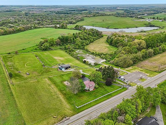 5th image of 1636 Perry Hwy