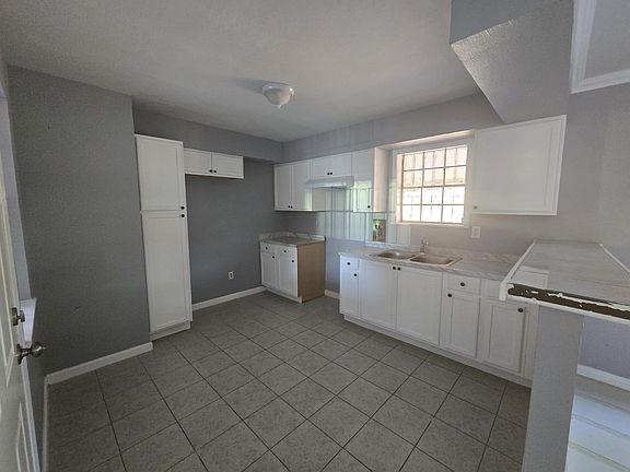 3rd image of 222 N Espana Dr