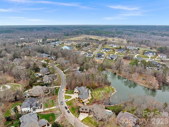 3rd image of 8234 Victoria Lake Dr