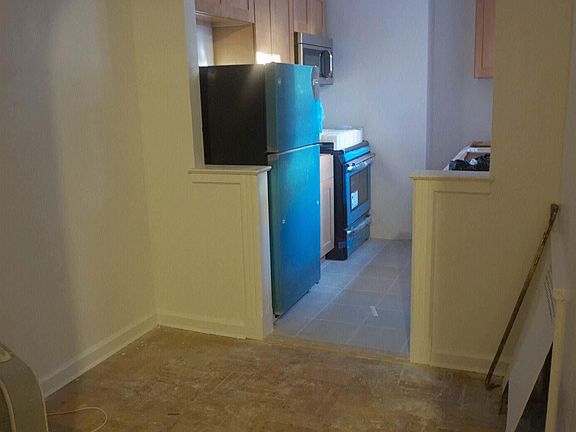 3rd image of 425 W 205th St APT 4B