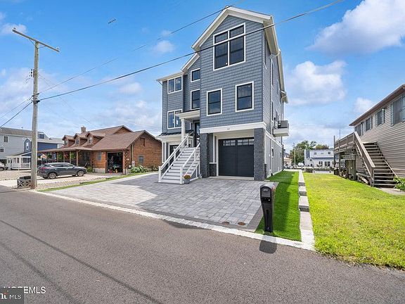 3rd image of 42 Beacon Dr