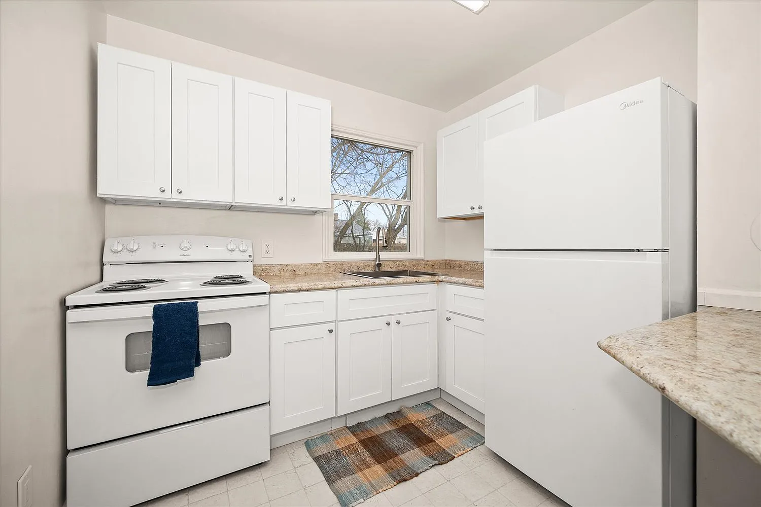 2 bed, 1490 sqft, $1,700 — Photo 4