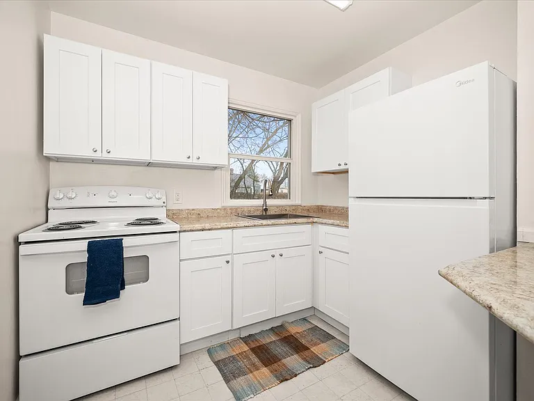10124 N Whittier St — Photo 4