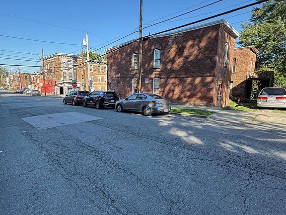 4th image of 121 Renwick Street