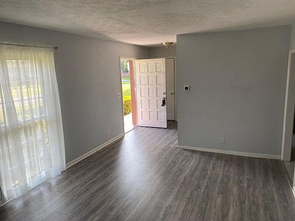 4th image of 6214 Thumper St