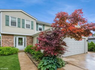 707 Cimarron Dr, Carol Stream, IL