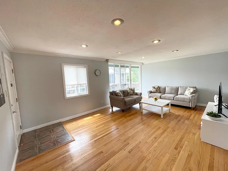 311 N Eton St #D — Photo 6