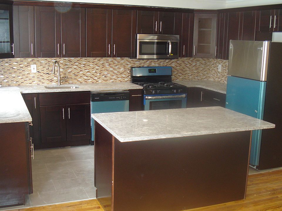 1st image of 3152 102nd St