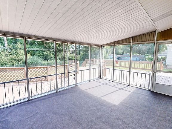 3rd image of 41 Crestwood Dr