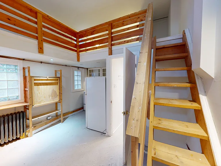 39 Markham St #MAIN REAR — Photo 2
