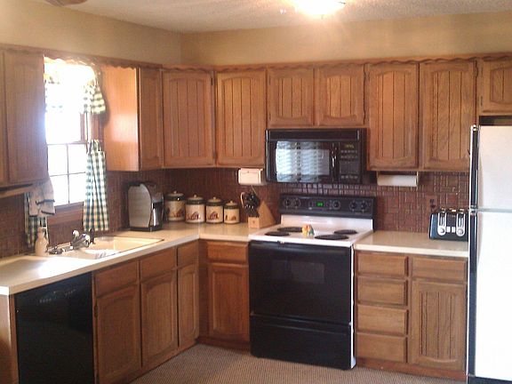 Large open Kitchen - Formal Dining Room in Kitchen too