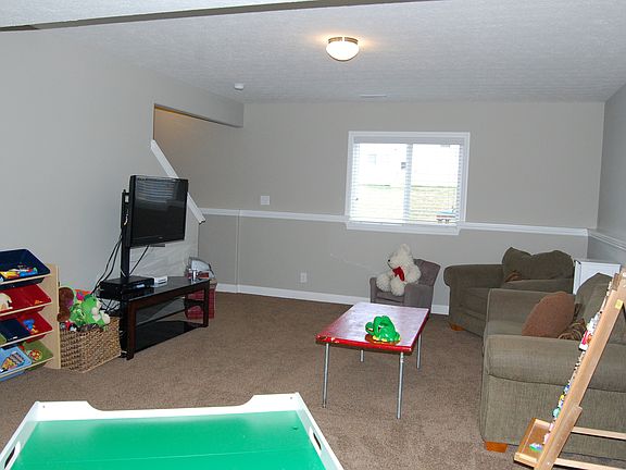5th image of 236 Flushing Way