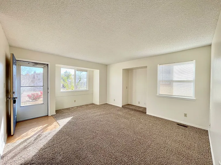 2110 Ambleside Dr — Photo 3