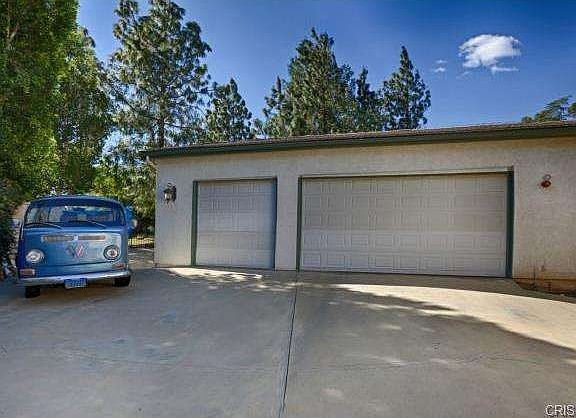 4th image of 10951 Owensmouth Ave
