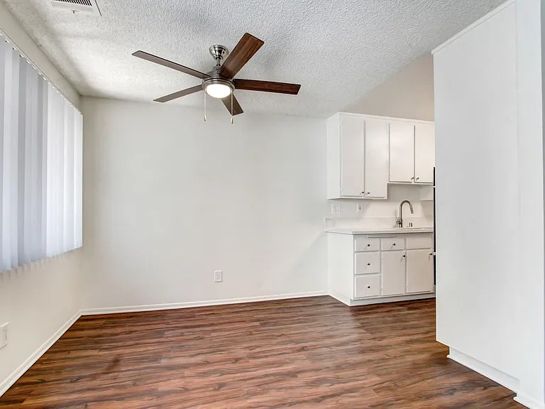 13157 Riverside Dr — Photo 65