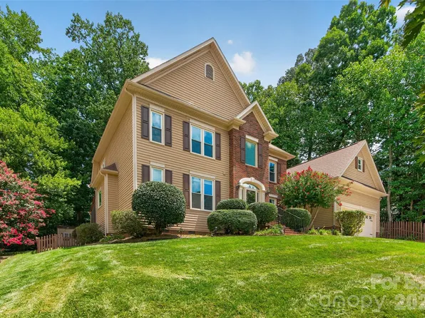8011 Alba Ct, Charlotte, NC 28269
