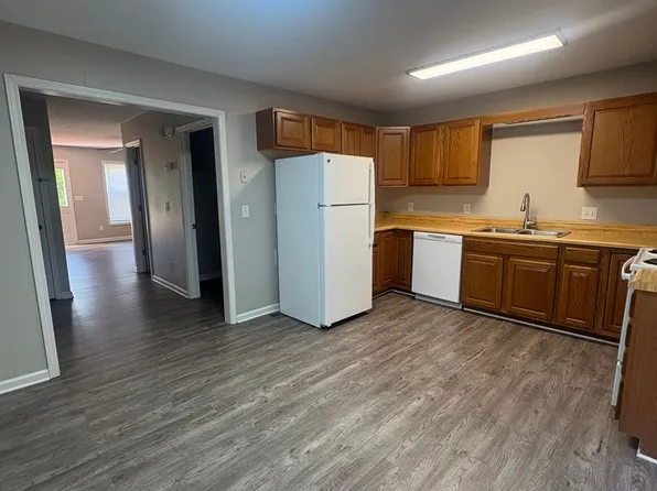 251 Hunter Hills Cir APT 4, Bristol, TN 37620