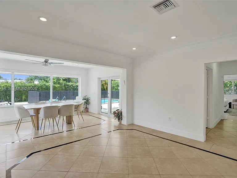 2025 Alamanda Dr — Photo 15
