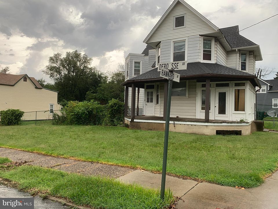 2nd image of 352 Derousse Ave